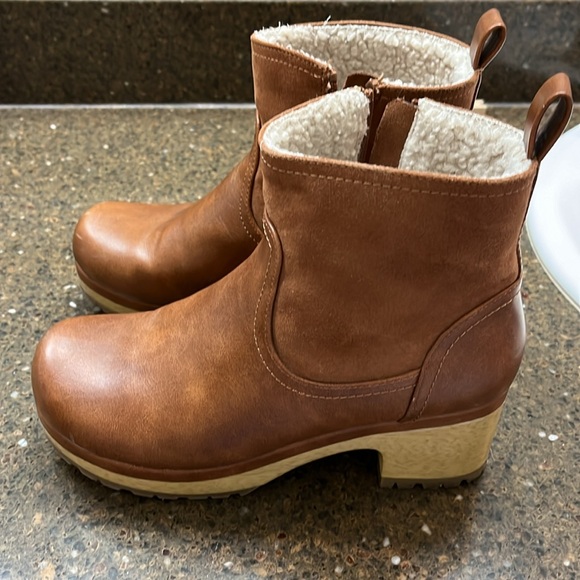 Boot - Picture 2 of 3